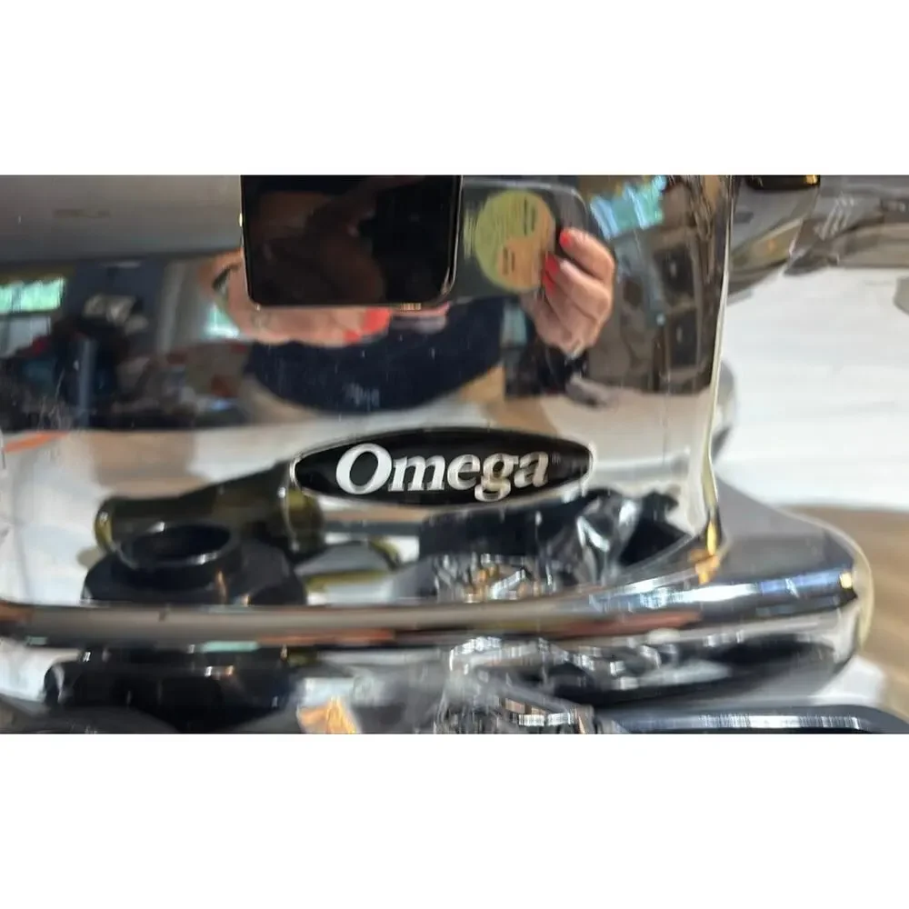 Omega Juicer Model J8006HDS